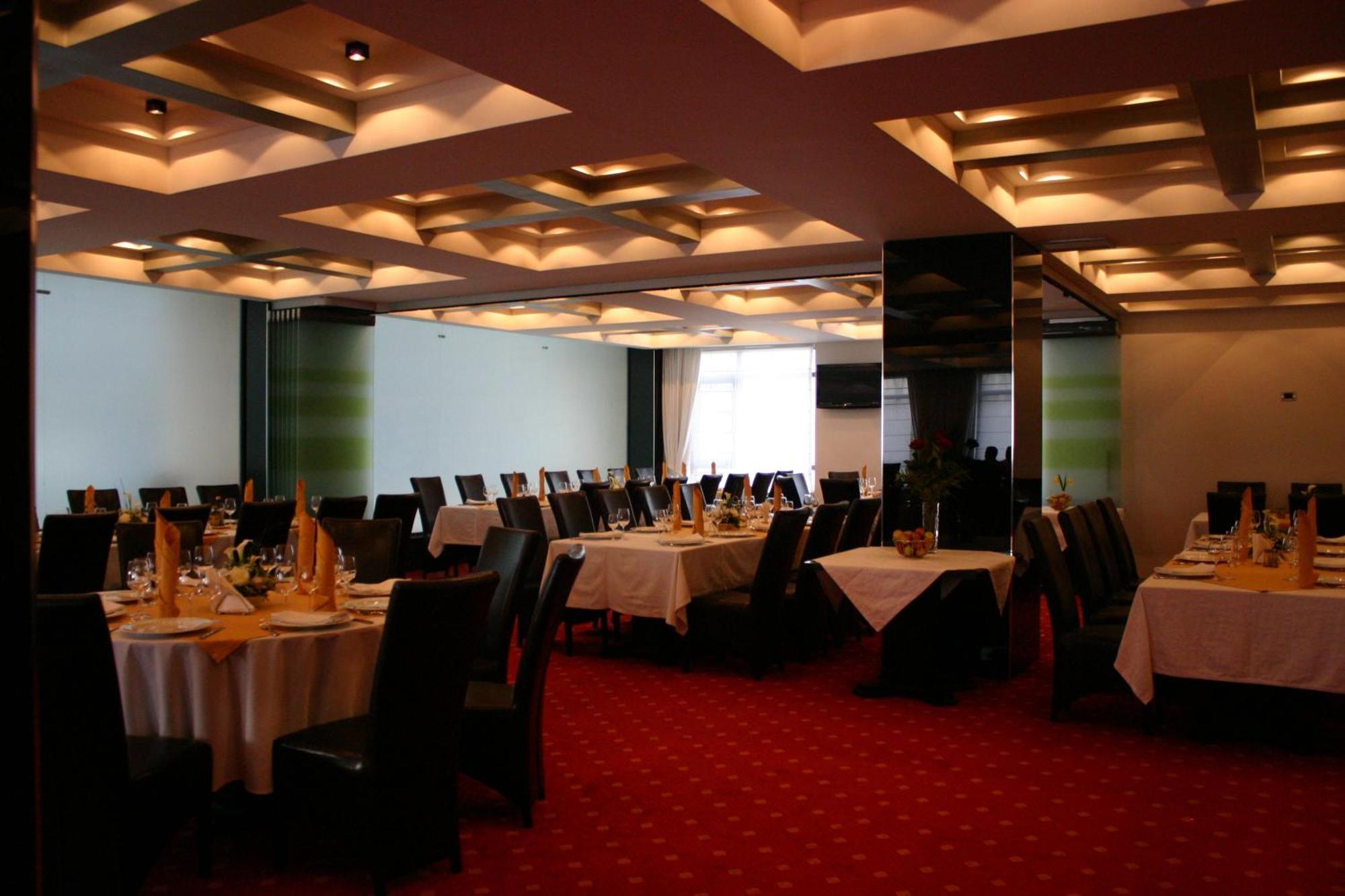 Hotel Emd Bacău Zewnętrze zdjęcie