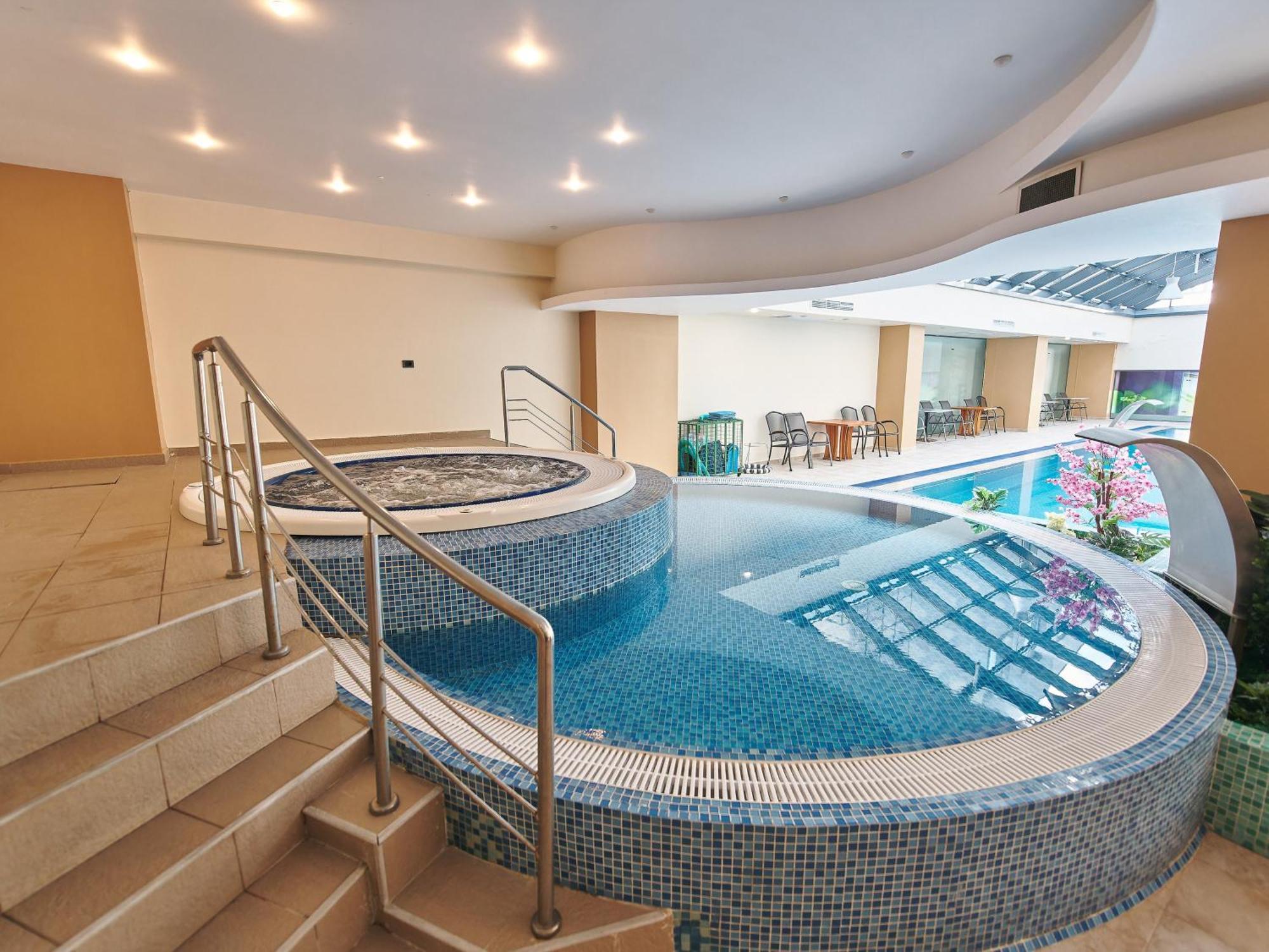 Hotel Emd Bacău Zewnętrze zdjęcie