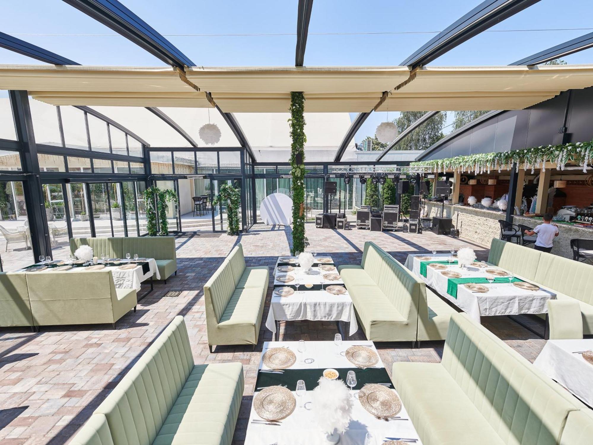 Hotel Emd Bacău Zewnętrze zdjęcie