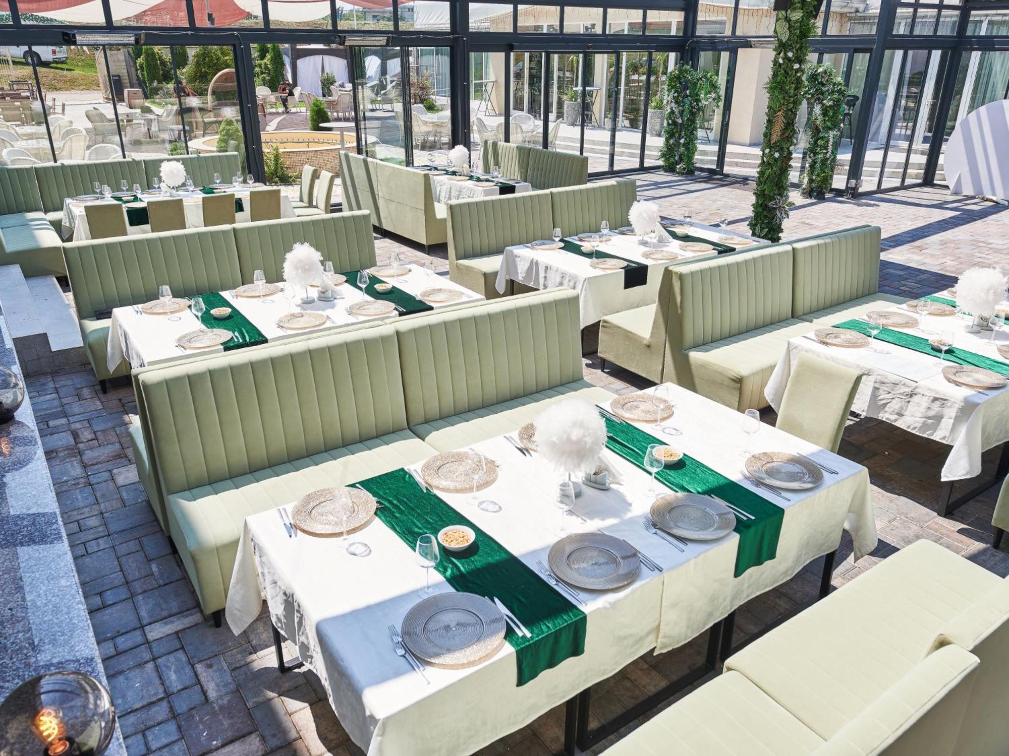 Hotel Emd Bacău Zewnętrze zdjęcie