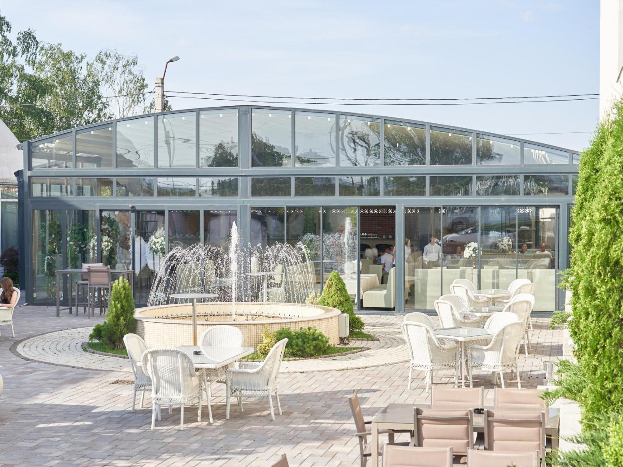 Hotel Emd Bacău Zewnętrze zdjęcie