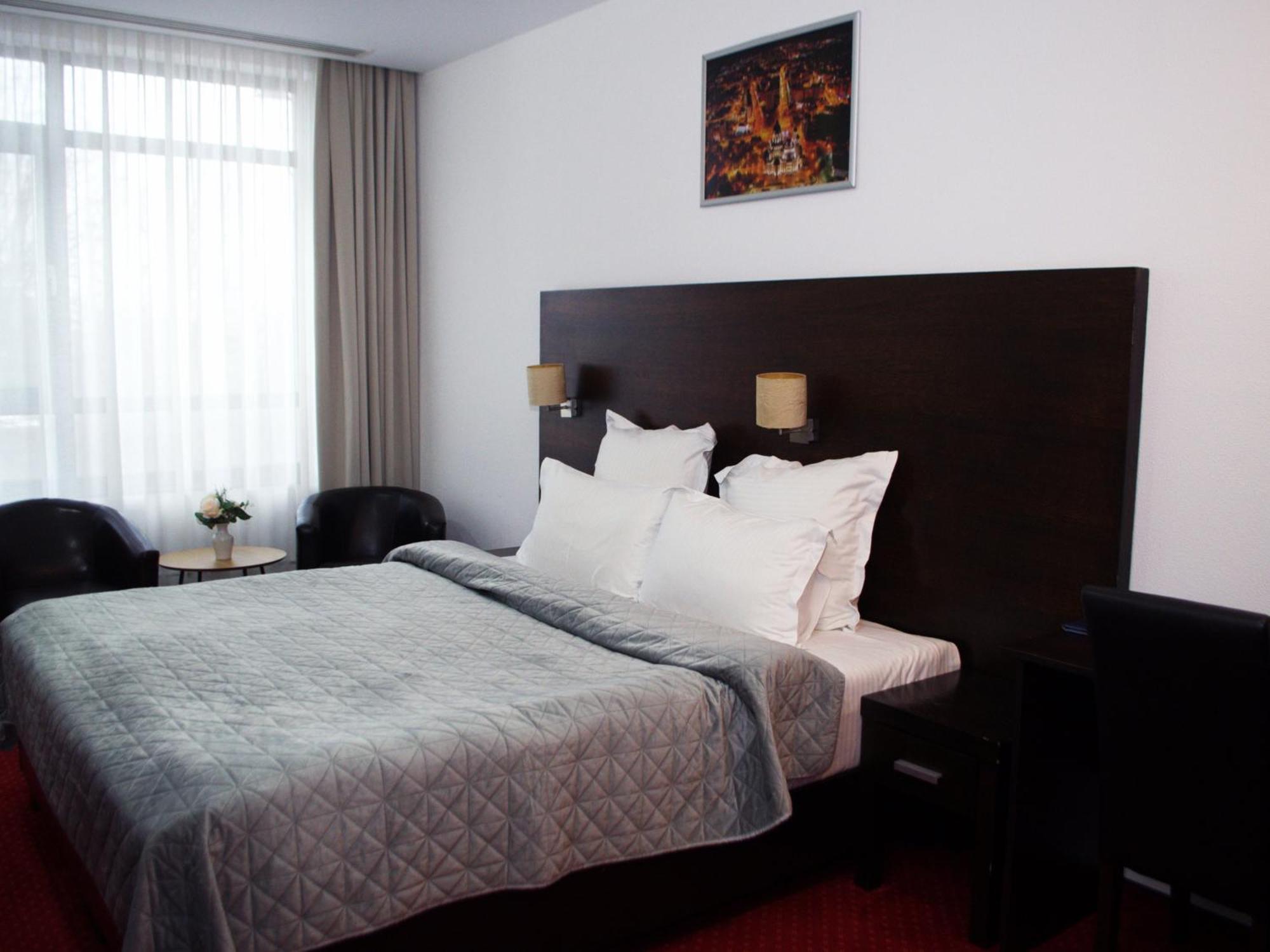 Hotel Emd Bacău Zewnętrze zdjęcie