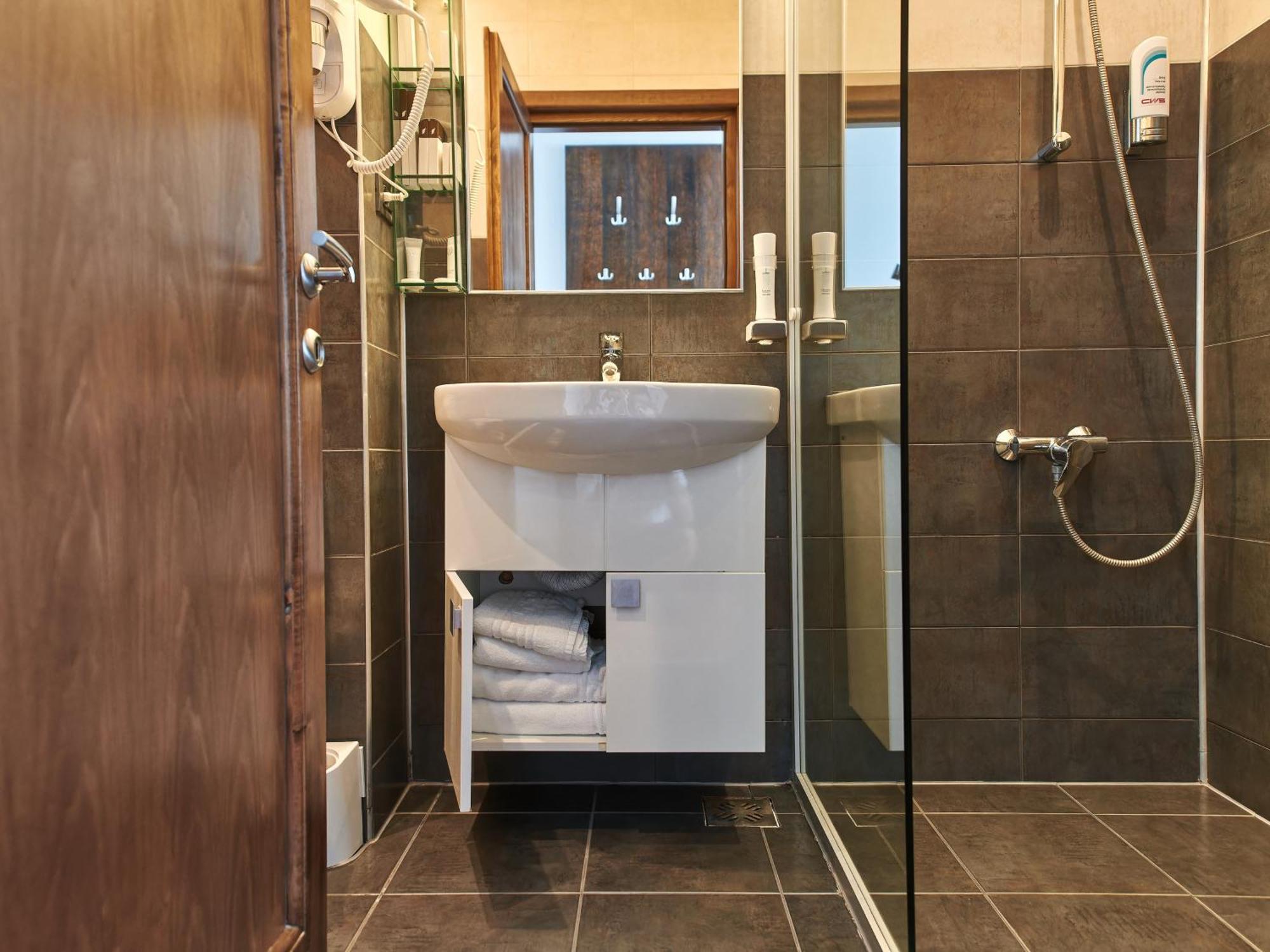 Hotel Emd Bacău Zewnętrze zdjęcie