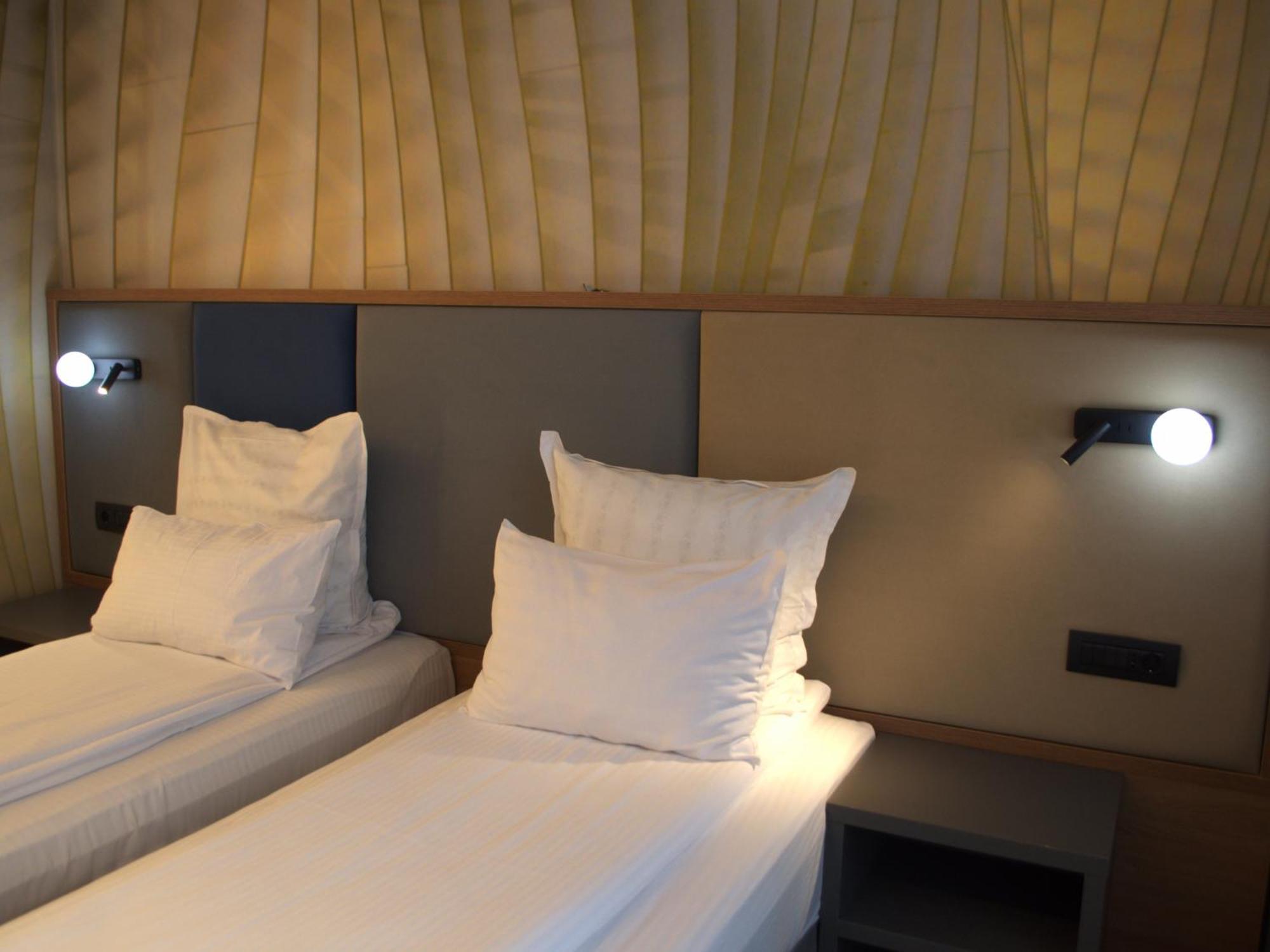 Hotel Emd Bacău Zewnętrze zdjęcie