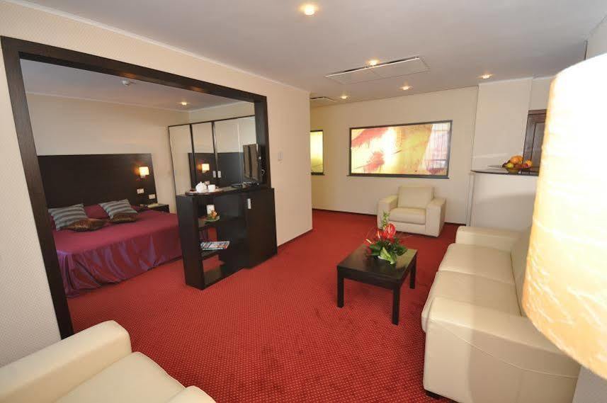 Hotel Emd Bacău Zewnętrze zdjęcie
